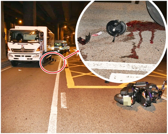 电单车（右）与超市货车（左）相撞后冲前数米始停下。小图为货车尾轮胎位置遗下的头盔及血迹。