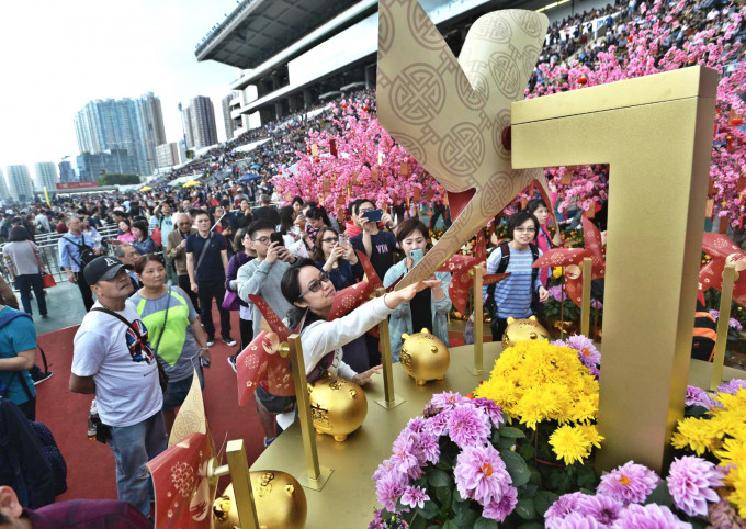 天文台下午录得最高气温摄氏25.8度。