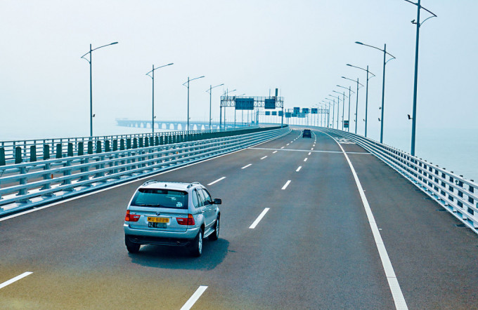 「港车北上」7月起开通，已获批申请的私家车，可经港珠澳大桥往来香港与广东省。