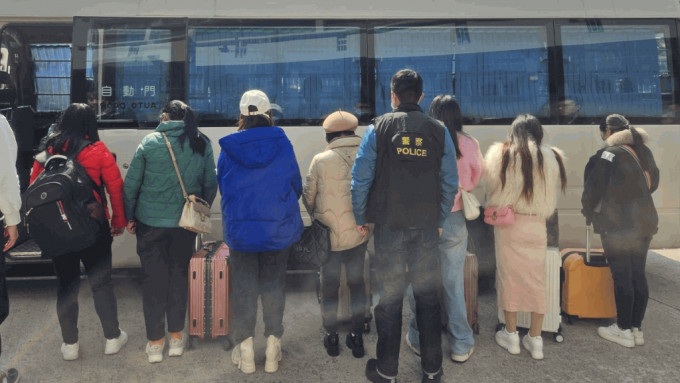 警聯入境處元朗掃黃拘7內地女子 涉違反逗留條件