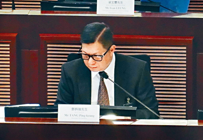 鄧炳強譴責《明報》報道「係假嘅、錯嘅、唔啱嘅」。