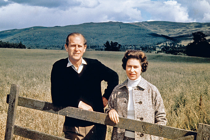 ■一九七二年九月，英女皇與菲臘親王到蘇格蘭度假慶祝銀婚紀念。