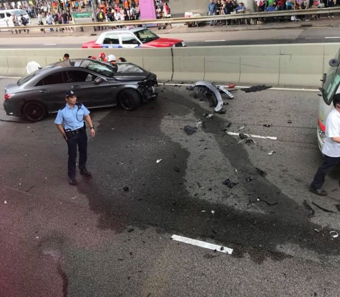 香港仔海傍道車禍。香港交通突發報料區圖片