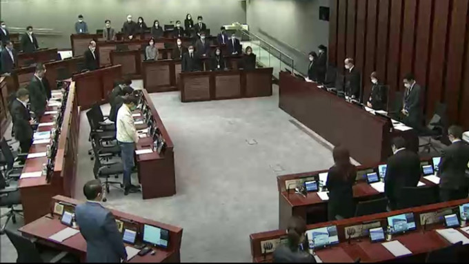 立法会开会前为江泽民默哀1分钟。立法会影片截图