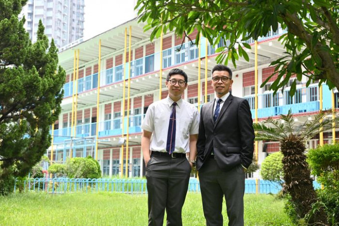 香港华仁书院在百周年校庆，诞生首位文凭试状元。左为洪臻，右为校长陈伟伦。