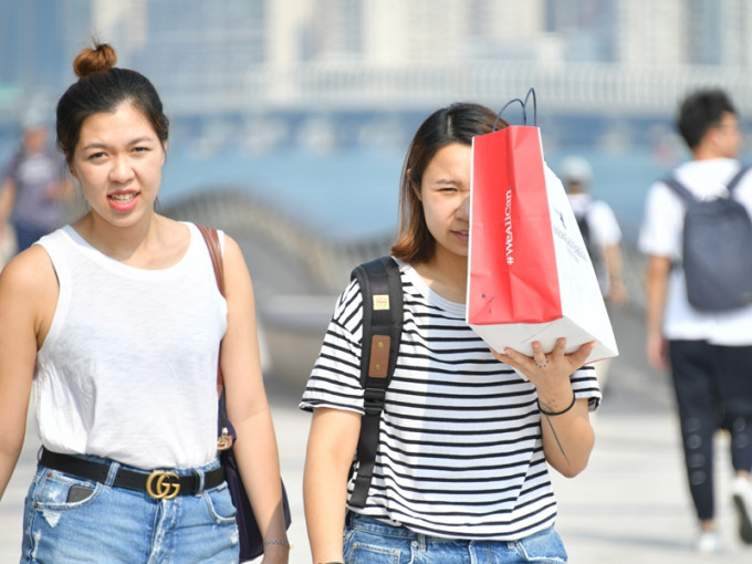 天文台預料本港地區今日天晴，日間乾燥。資料圖片