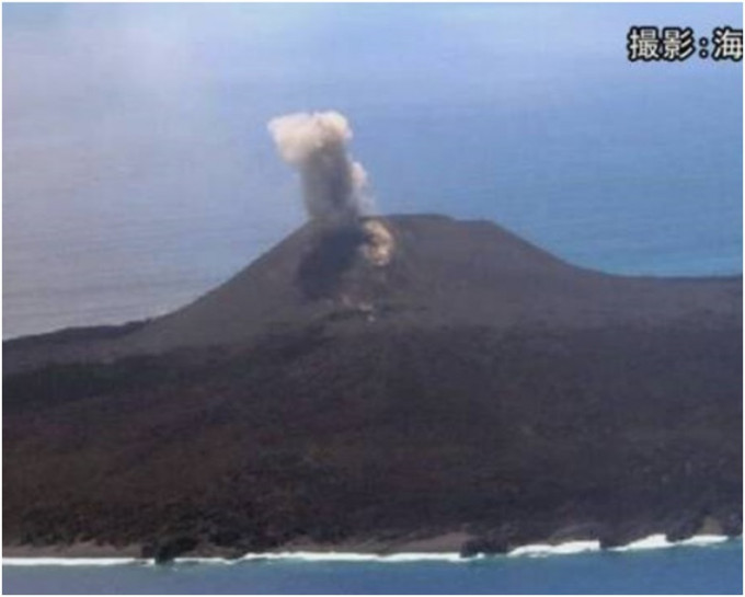 西之島昨日又發生小規模火山噴發。圖：日本海上保安廳