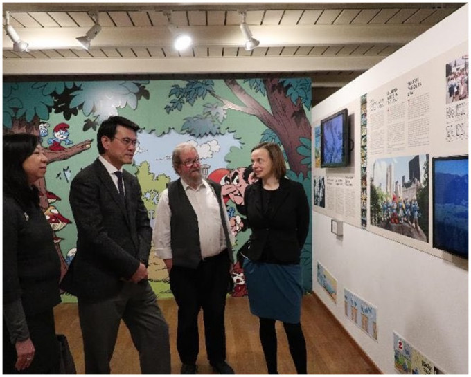 邱騰華並參觀了比利時漫畫藝術中心。圖:政府新聞處