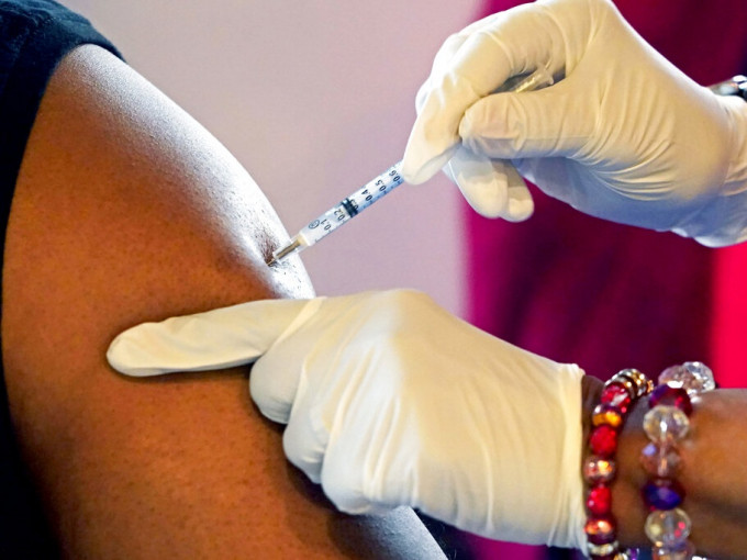 美国上周日均有近100万人接种加强剂。美联社图片