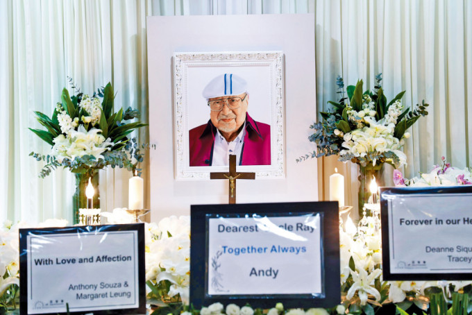 Uncle Ray昨在香港殯儀館設靈。