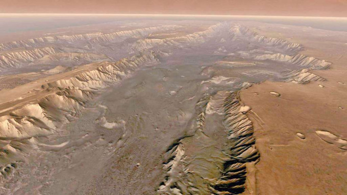 ■美國太空總署奧德賽軌道飛行器，拍攝到的火星水手谷合成圖像。