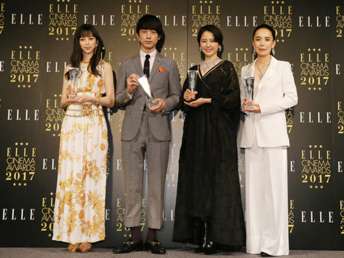 长泽正美获杂志颁「最佳女演员赏」。