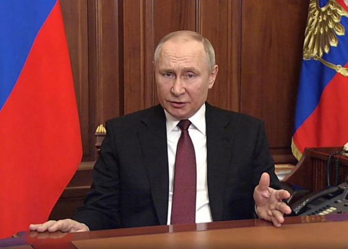 俄总统普京2月24日发表电视讲话。