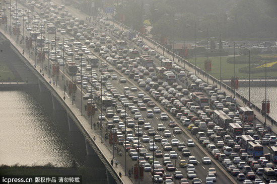 北京是全国最多车的城市。