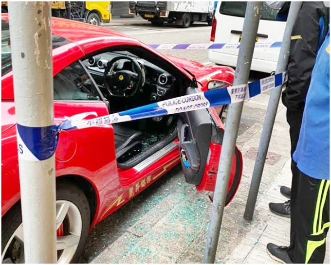 法拉利車身印有「麗昇鋁架」字樣。fb「馬路的事討論區」Alex To圖片