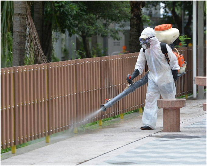 林鄭月娥表示政府不會鬆懈及會加大力度滅蚊。