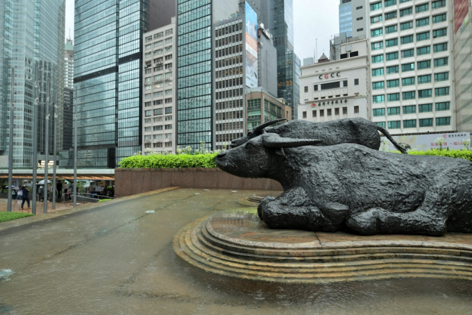 香港的金融優勢必須不斷創新，因為不進則退，股價想再有運行都難。