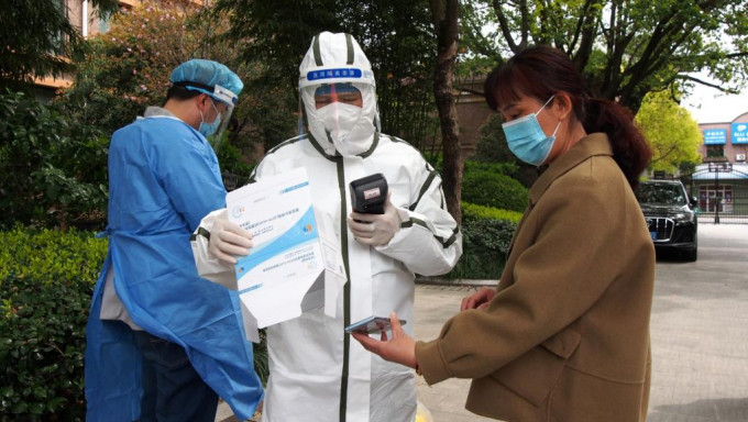  上海4月1日起开展浦西地区核酸筛查。新华社