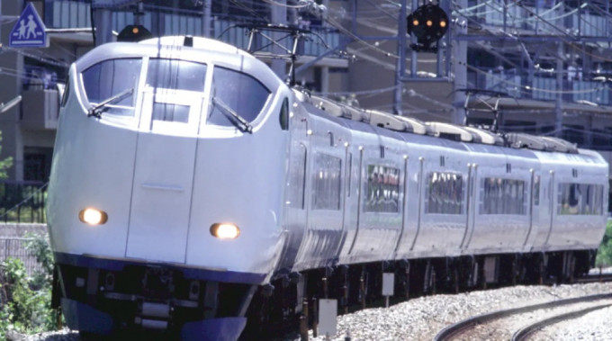 往来京都及关西国际机场的特急列车「遥远号」。网上图片