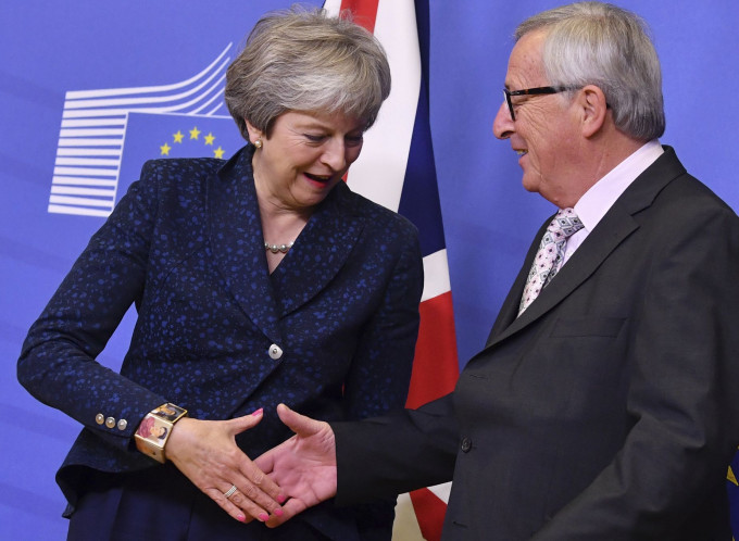 欧盟27国领袖已一致确认英国脱欧协议草案。AP