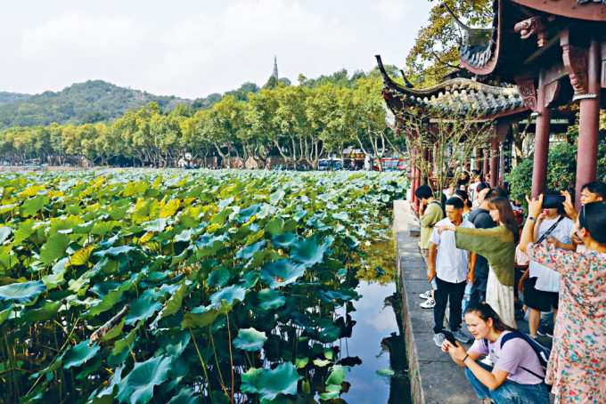 在亞運會帶動下，杭州成為黃金周期間熱門目的地。