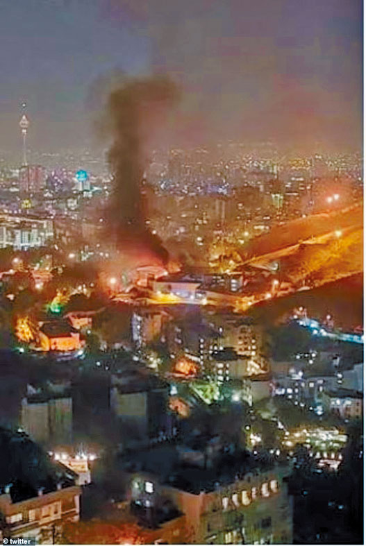 德黑兰埃温监狱发生严重骚乱，着火焚烧及冒出浓烟。