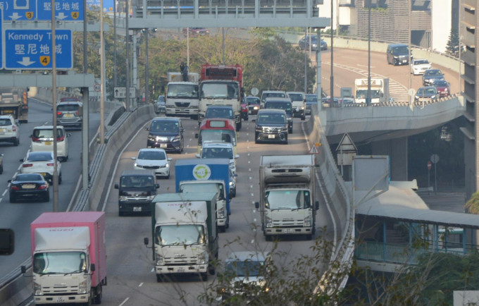 中環灣仔繞道通車後第二個上班日。