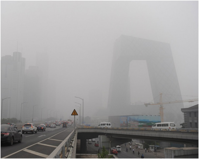 今早北京籠罩在灰濛之中。資料圖片