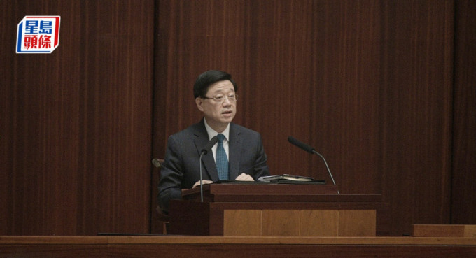 議員陳曼琪在互動交流會上提出三項建議發揮港法律中心優勢，李家超反應正面。陳浩元攝