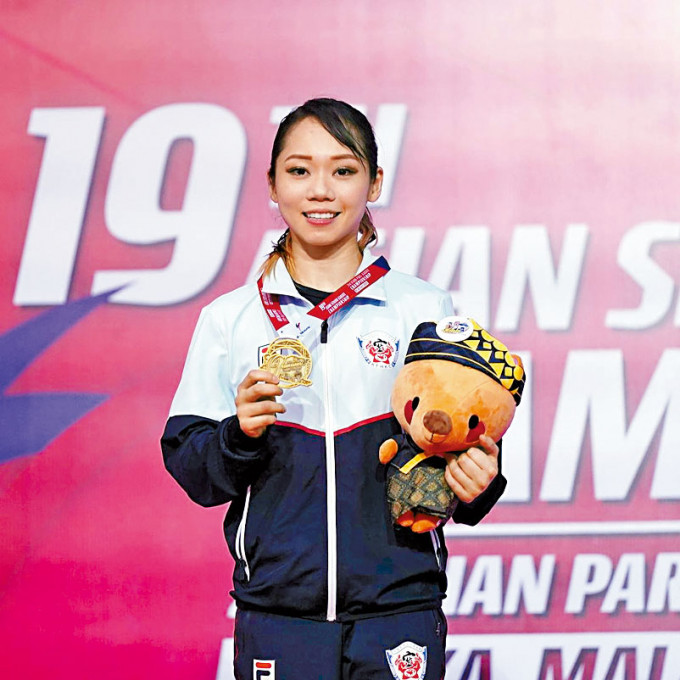參賽10年，劉慕裳終於一嘗奪亞錦賽金牌滋味。  