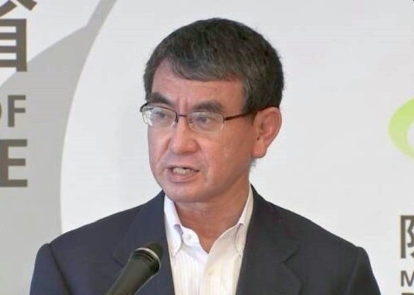 日本防衛大臣河野太郎。