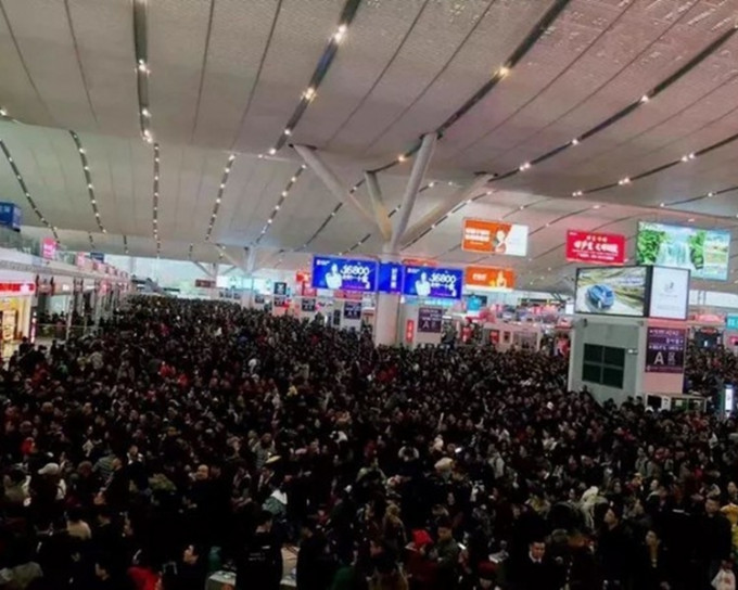 深圳北站爆满。网图