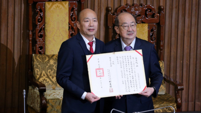 国民党立委韩国瑜（左）当选台湾立法院长。(中时新闻网)