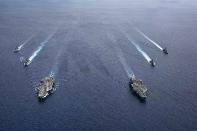 美国派双航母战斗群赴南海军演。AP
