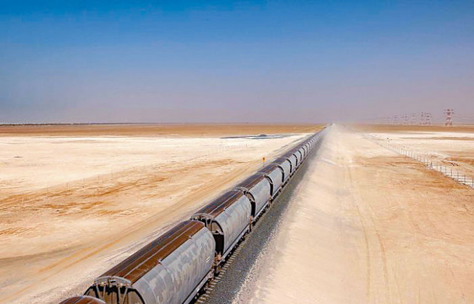 印度-中东-欧洲运输走廊包含阿联酋。