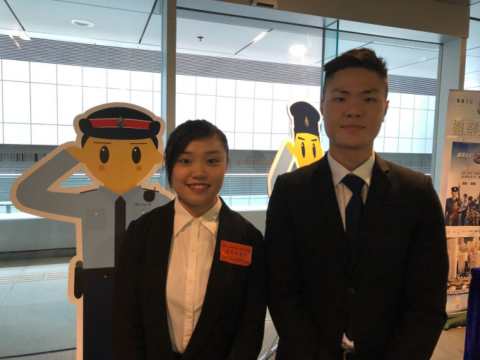 梁小姐（左）为准备加入警队而修读香港大学犯罪学硕士学位。
