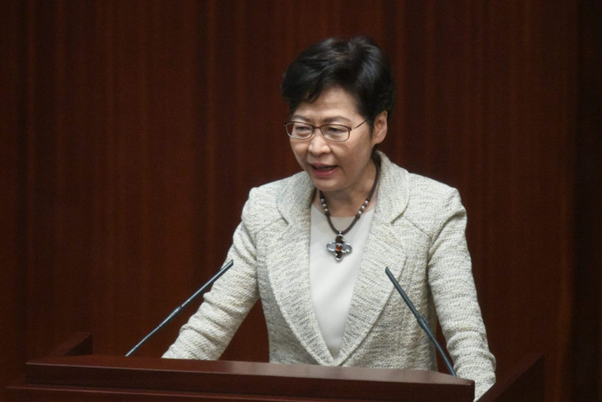 林郑月娥透露，深圳市政府将在本港发行离岸人民币债券。