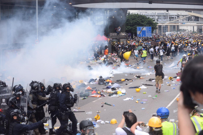 文章认为要用和平理性守护香港繁荣稳定。资料图片