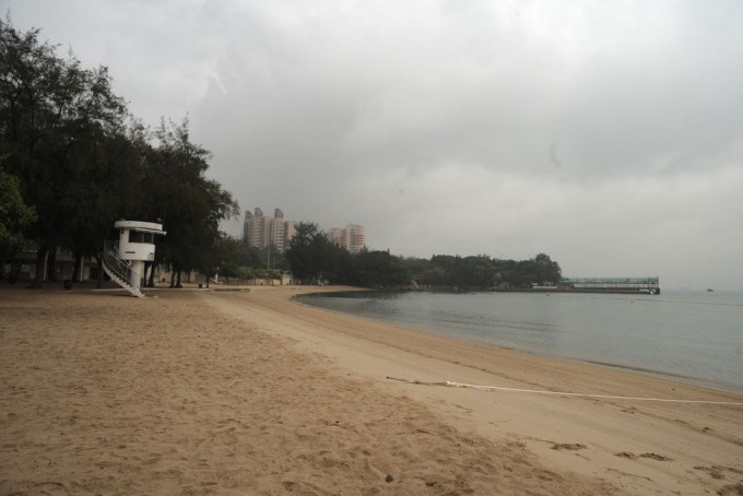 青山湾泳滩。资料图片