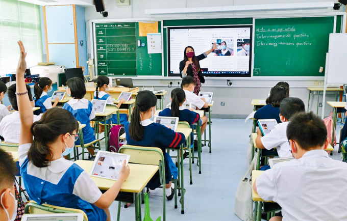 教育局表示，政府已展开新一轮的3年期教育专业人力资源规划，以规划教师培训学额。