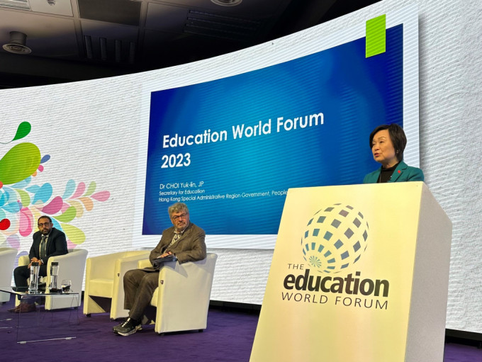 蔡若蓮在英國倫敦出席世界教育論壇，以「科技融入教育」為題發表專題演講。政府新聞處