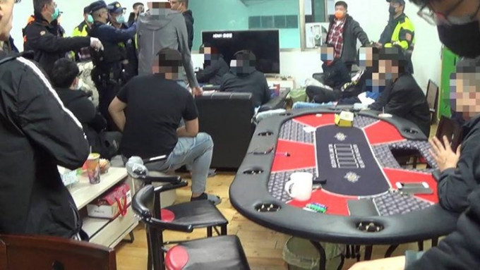 台南警方凌晨採取行動，搗破一個地下賭場。網上圖片