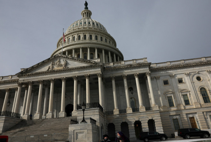 美国参众两院通过临时拨款法案，令联邦政府暂避过停摆危机。路透社
