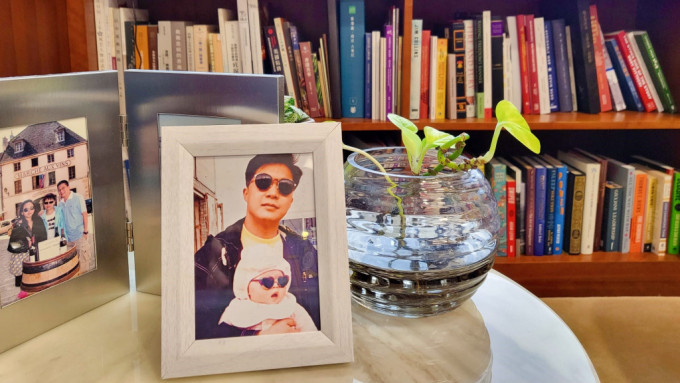 鄧炳強在社交平台分享自己與愛女的合照。鄧炳強Fb圖片