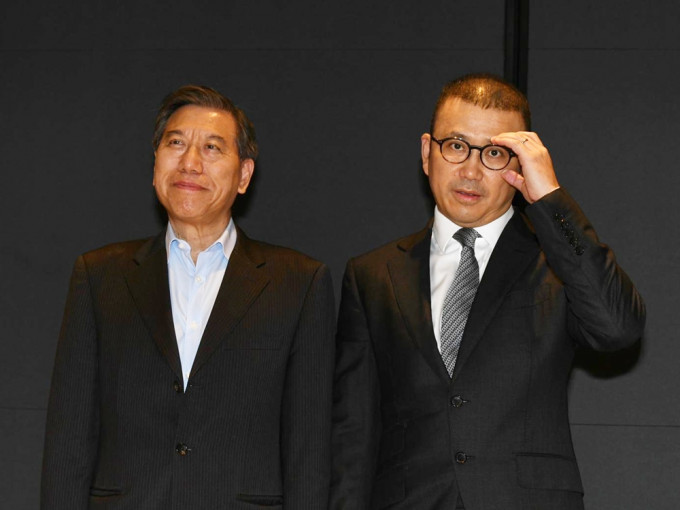 電視廣播行政總裁李寶安（左）及TVB主席許濤（右）。
