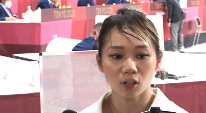 林鄭月娥祝賀劉慕裳為香港奪得東京奧運銅牌。電視截圖