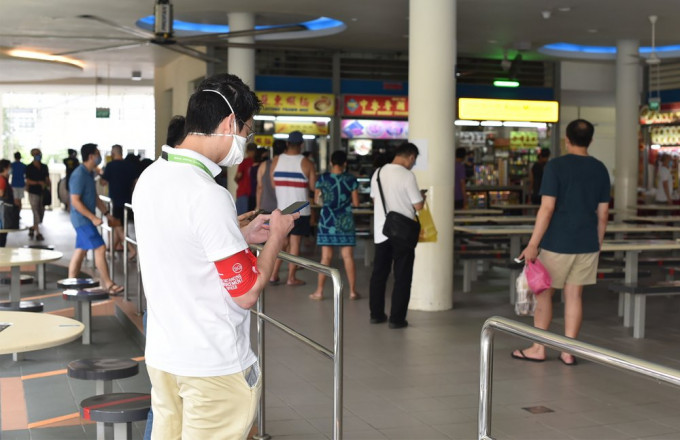 北京外交部留意到新加坡与香港达成旅游气泡安排。AP资料图片