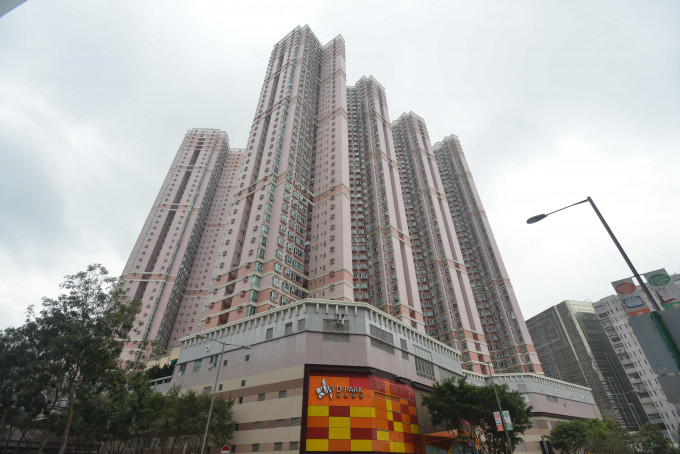 荃湾愉景新城三房880万沽。