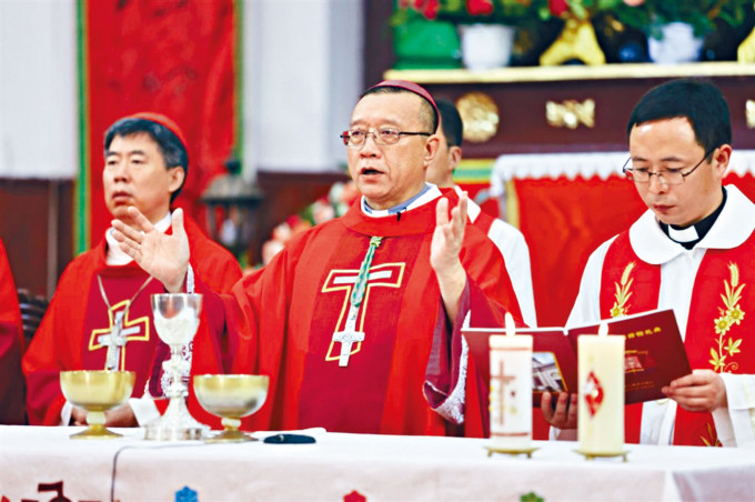 武汉主教崔庆琪祝圣仪式隆重举行。