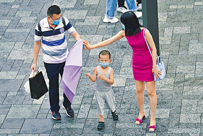 中國修法擬明確可以生育三個子女。